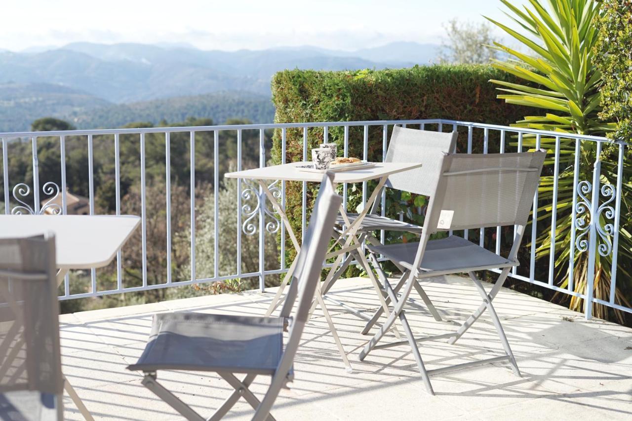 Les Volets Bleus Hotel Speracedes Exterior photo