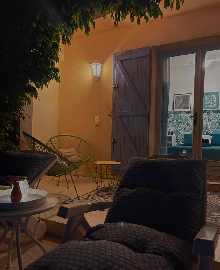 Les Volets Bleus Hotel Speracedes Exterior photo